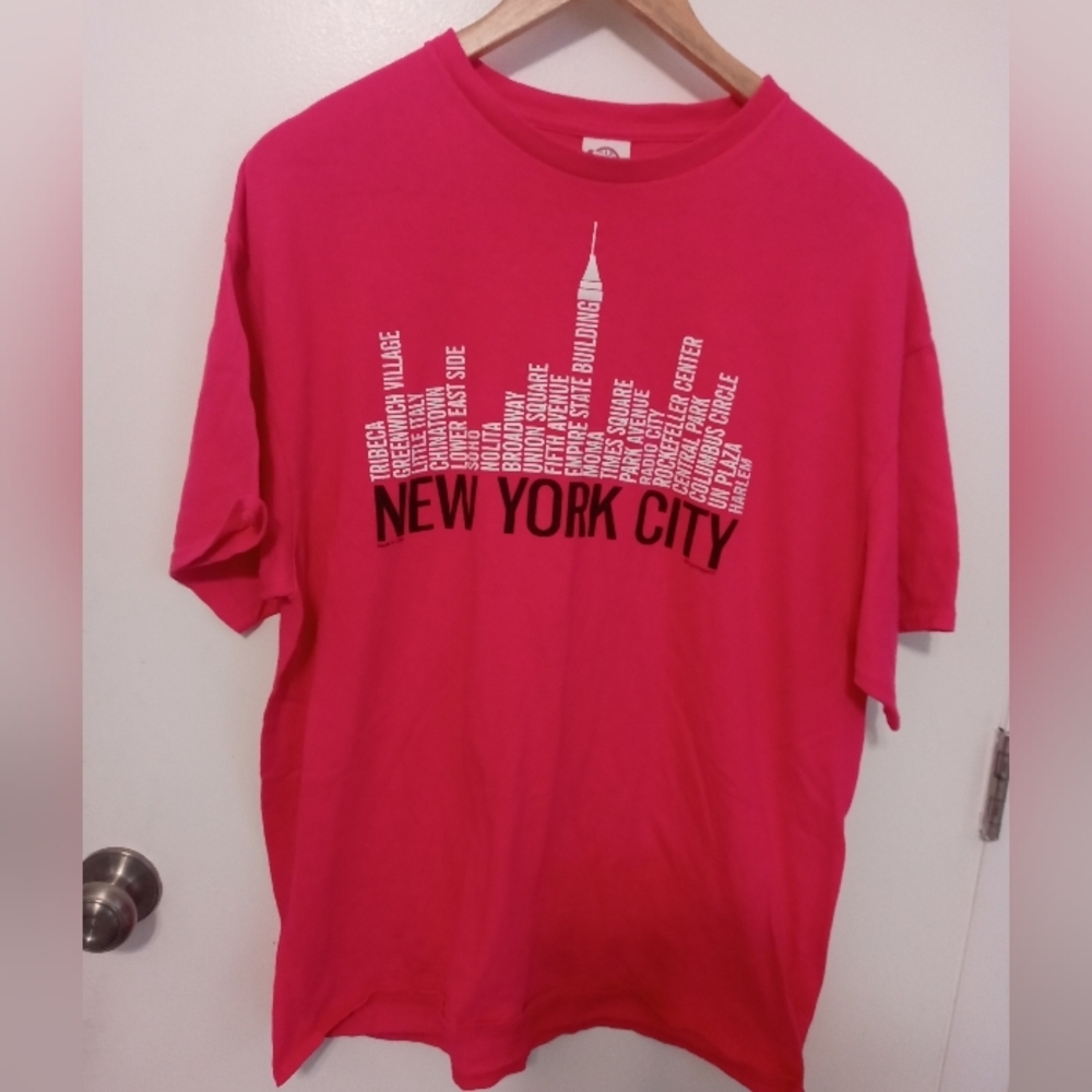 Delta pro weight pink NEW YORK CITY Skyline Image short sleeve Iconic places tee
